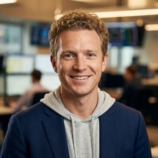 Photo de profil de Ryan Brooks, présenté en tant qu'Analyste principal en trading au sein de Filonèque Assets